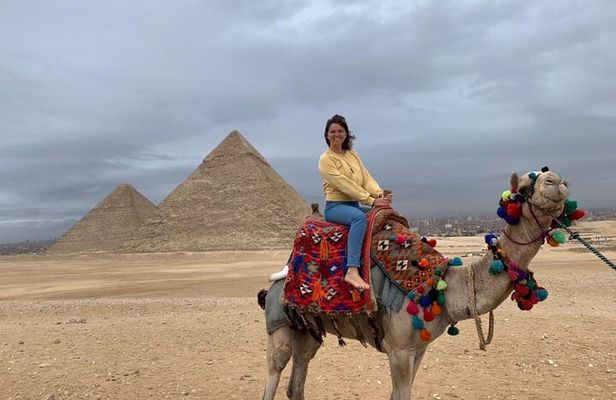 Private Tour in Giza Pyramids with Pick Up