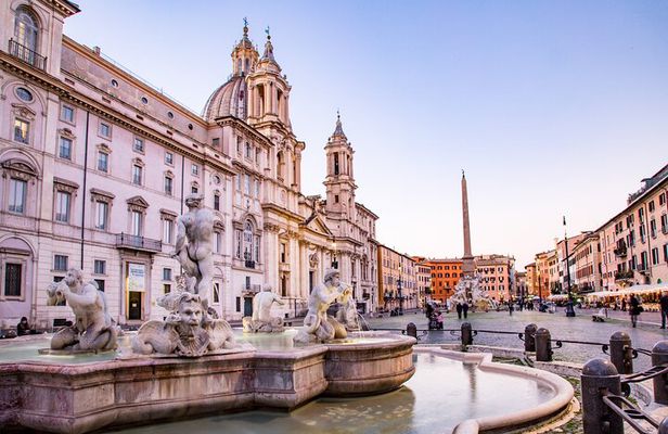 Rome City Center Walking Tour in a Small Group