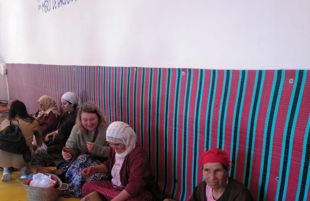 Marrakech Medina Tour and Moroccan Cosmetic Workshop