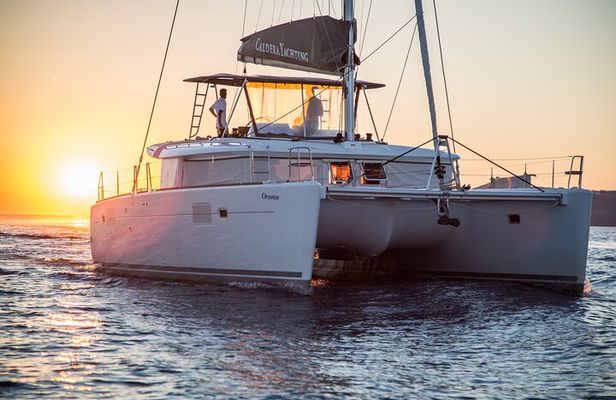 Santorini All-inclusive Catamaran Cruise with Thirassia Stop