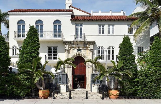 Miami Beach Art Deco & History Bike Tour with Design Enthusiast