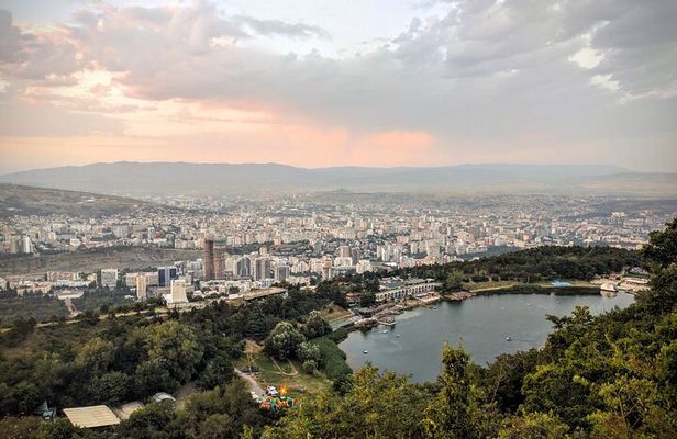 Tbilisi Lakes and Sightseeing tour