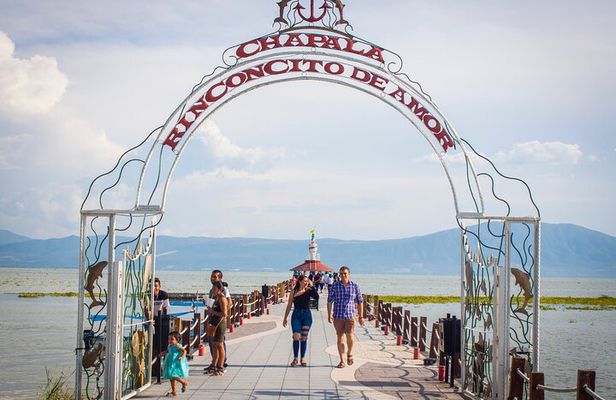 Tour to Lake Chapala, MAGIC TOWN of Ajijic from Guadalajara
