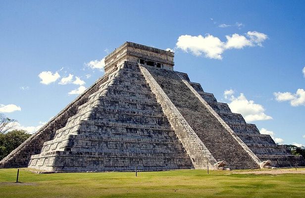 Chichen Itza Tour, Cenote Saamal, Valladolid & Buffet Lunch from Cancún