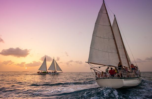 Private 2-Hour Wind and Wine Sunset Sail in Key West