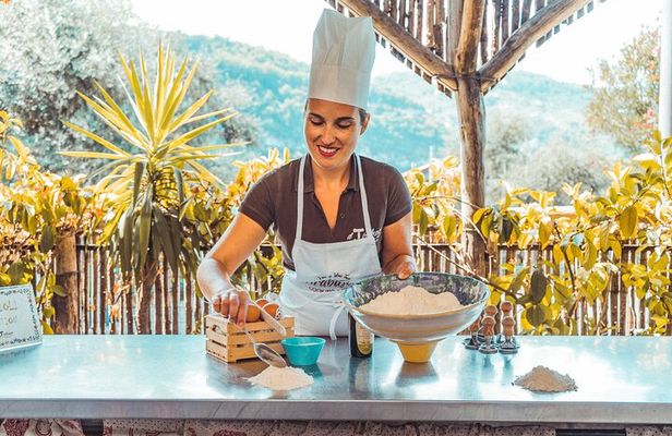 Authentic Pasta Cooking Class in Sorrento with Wine