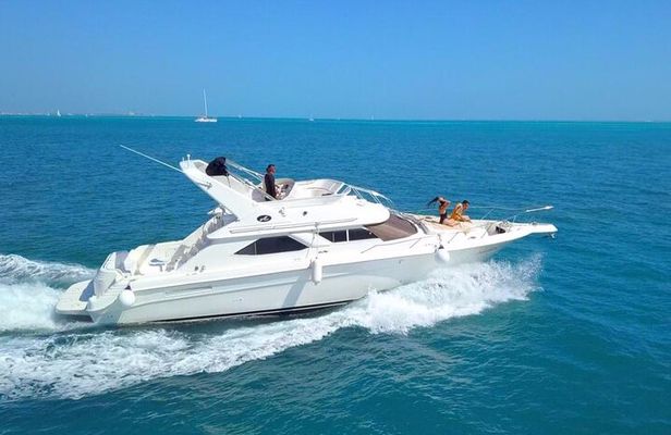 Private SeaRay 47ft Yacht Rental Cancun 23P6