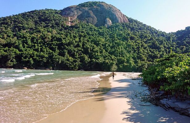 Private Full-Day Hike to Dois Rios from Vila do Abraão