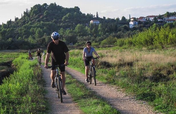 Half-Day Bike Tour in Lumbarda with Wine Tasting