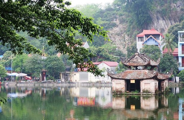 Hanoi’s Thay and Tay Phuong Pagodas