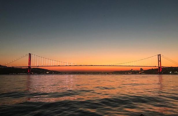 Istanbul Bosphorus Dinner Cruise and Turkish Night Show