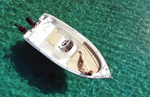 Rent a Boat Without a License in Santorini