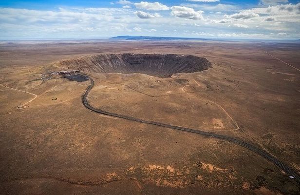 Northern Arizona Meteor Crater and Walnut Canyon from Phoenix - Private Tour