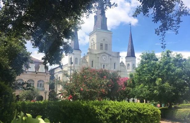 New Orleans Historical and Haunted Walking Tour