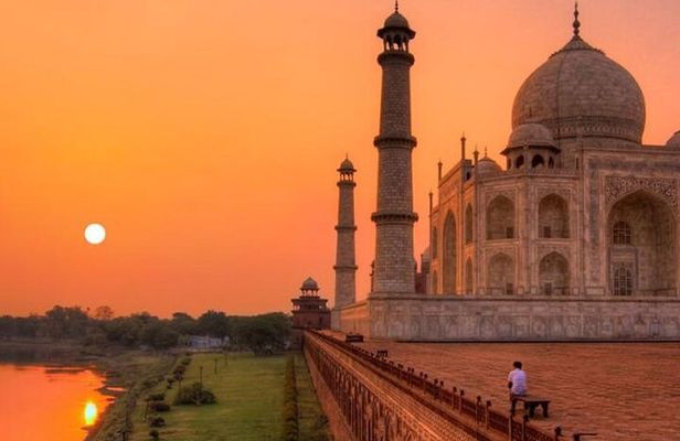 Exclusive Taj Mahal and Agra Sightseeing Tour