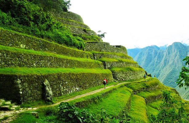 Inca Trail hike 4 days to Machu Picchu with panoramic Train