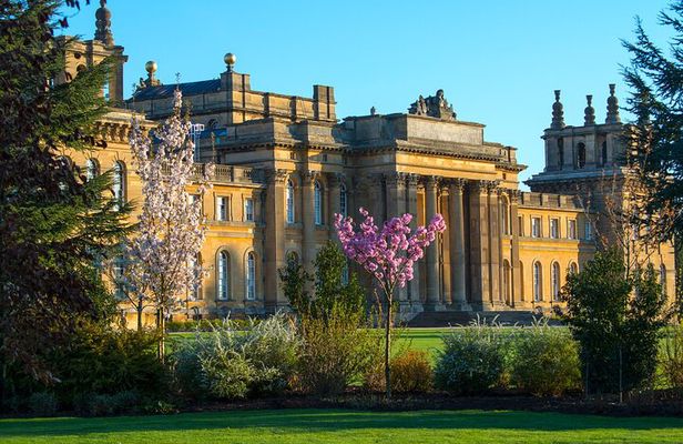 Downton Abbey Village, Blenheim Palace and Cotswolds Day Trip from London