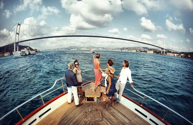 Afternoon Bosphorus Cruise Along the Shore