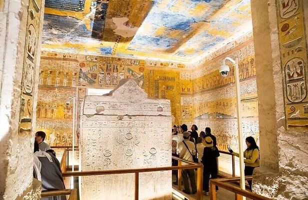 Private Day from Cairo to Luxor by plane with hotel,balloon,west,east and lunch