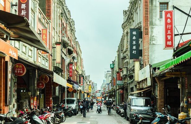 Taipei: Book A Local Host For 6 Hours