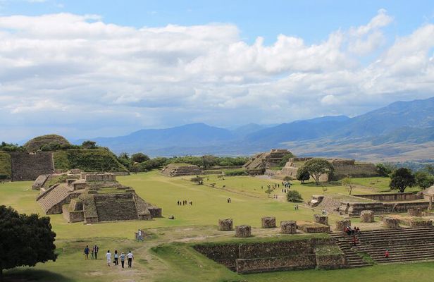 Monte Alban & artisan house workshop in Arrazola and Coyotepec