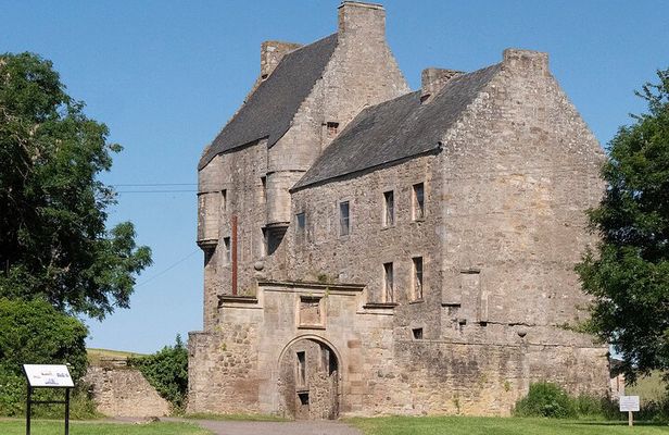 Five Outlander locations , Outlander film locations tour