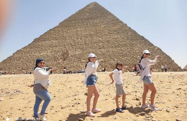 Hurghada Cairo Visiting The Pyramids & Egyptians Museum, one day.