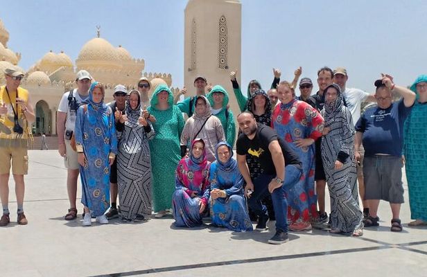 Private city tour with dinner and oriental show