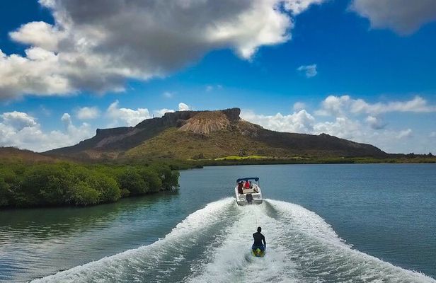 2 hour private boat tour - Spanish Waters, Swim Stop & Boarding