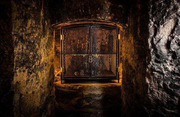 90min Underground Whisky Tasting in Edinburgh's Old Town