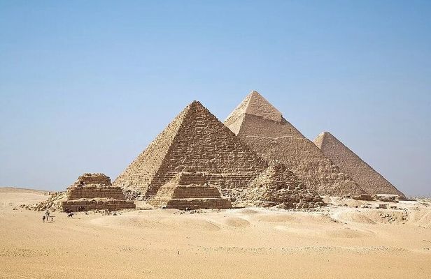 Pyramids of Giza, Sakkara & Memphis: Private Tour with Lunch