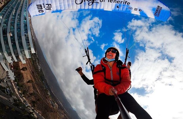 Acrobatic Paragliding Flight with Spanish Champion in Tenerife