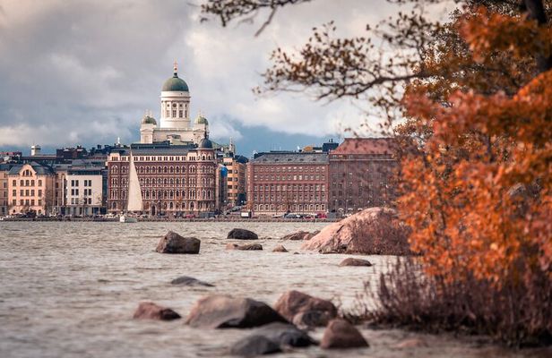 Helsinki walking tour with a city planner