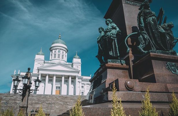 Helsinki private tour with a city planner