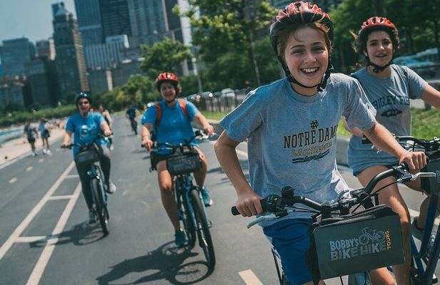 Chicago Family Food and Bike Tour with Top Attractions