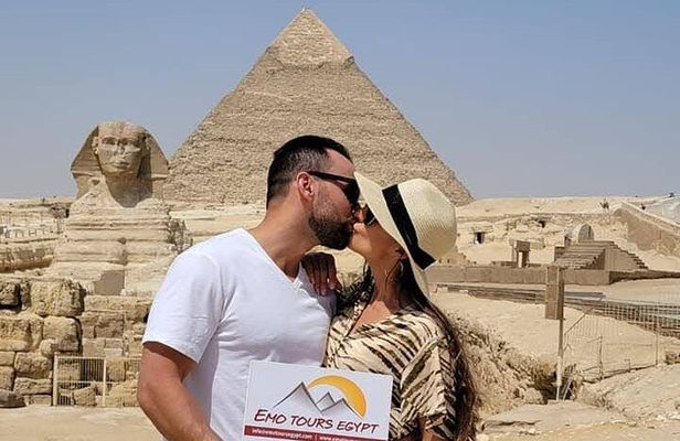 Full Day Tour to Giza Pyramids and Egyptian Museum in Cairo