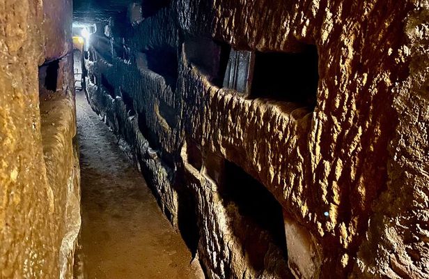 Private Express Tour of Roman Catacombs with Transfer