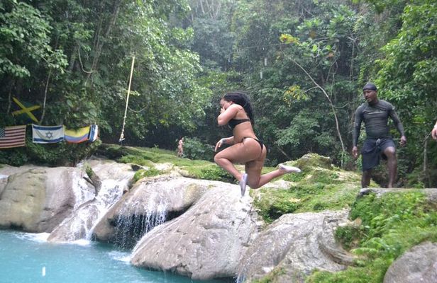 Private Tour Montego Bay to Ocho Rios Blue Hole and Dunns River