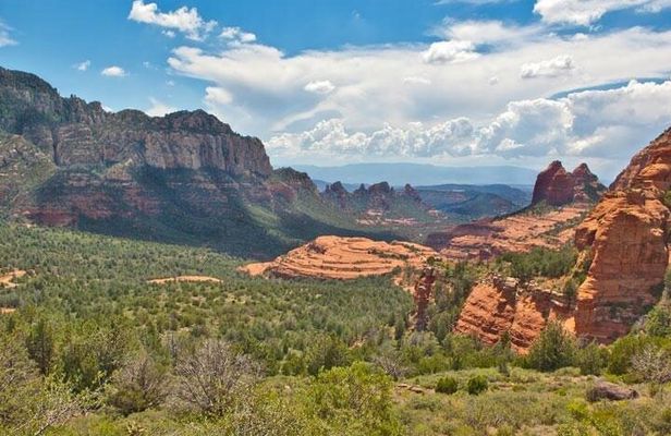 Sedona with Vineyard or Montezuma Ruins Tour from Scottsdale