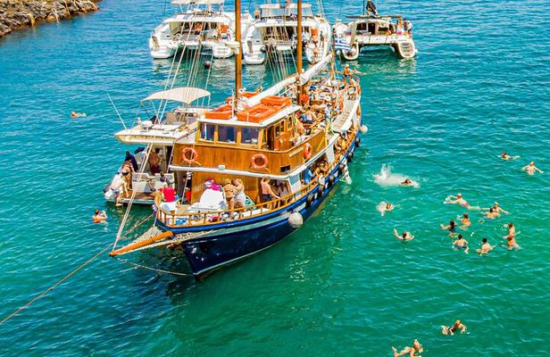 Santorini Volcano Cruise Including Hot Springs and Thirasia