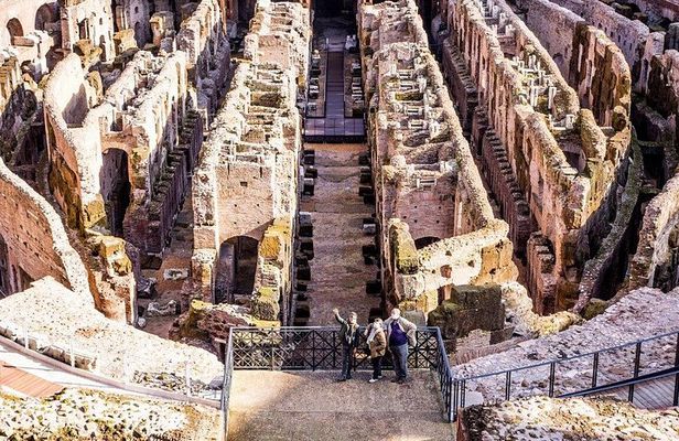 Small Group Tour: Colosseum & Roman Forum with Arena Floor Access