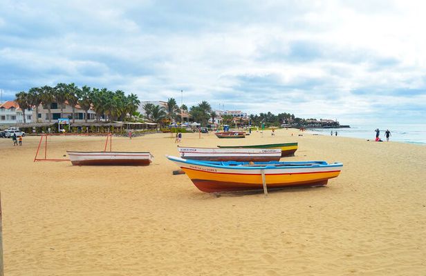 Sal Island: Guided Full-Day Highlights Tour with Lunch