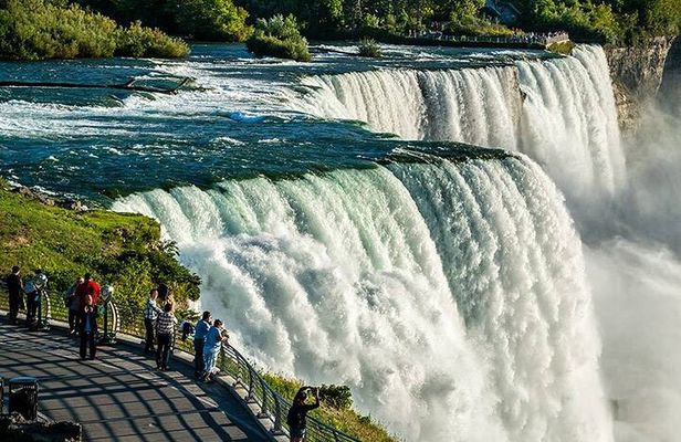 Niagara Falls Overnight Sightseeing Tour with Hotel, Hard Rock, Maid of the Mist