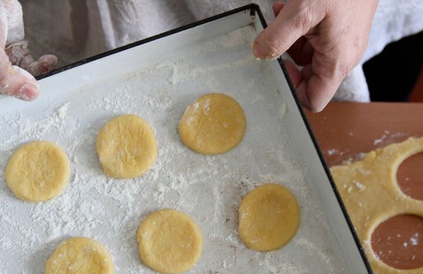 BA: Empanadas and Alfajores Cooking Experience in Palermo