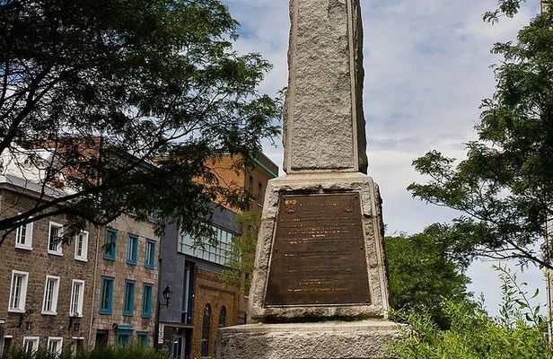 Old Montreal self-guided walking tour & scavenger hunt 