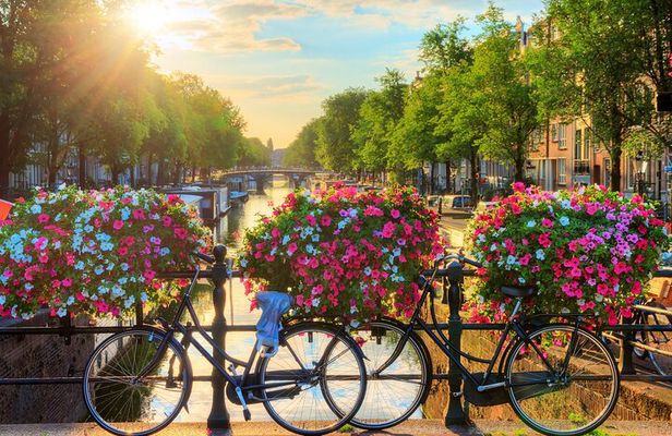 Self-Guided Canals of Amsterdam Photography Tour