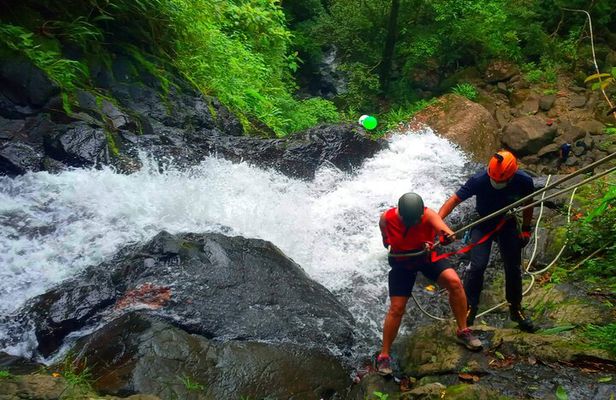 Rappel & The Sleeping Indian Hike