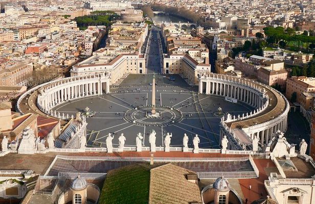 Tour of St Peter's Basilica with Dome Climb and Grottoes