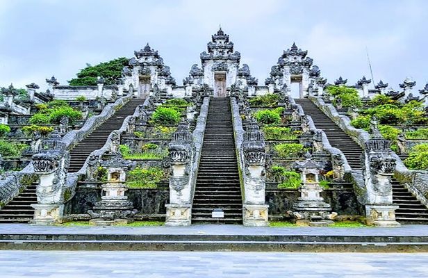 3 Days Tours : Tanah Lot Temple And Lempuyang The Gate Of Heaven 
