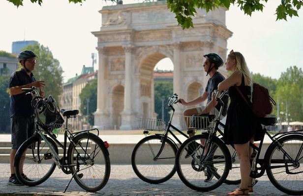 Milan: Bicycle Tour Live Tourist Guide 3 hours and half